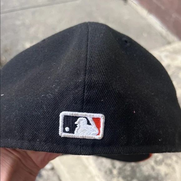 Like new New Era Jet Black Baltimore Orioles baseball Cap - Picture 4 of 15